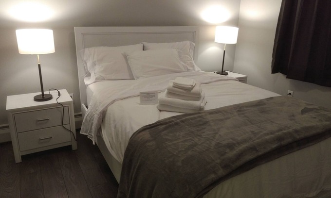 Stony Plain Condominio | Con estilo 2BR2Bath Condo Near Westview w / UG Estacionamiento