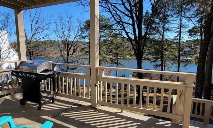 Lake Hamilton Cabaña | Stylish 3/2 Home Boat Slip Lake Access Lake View! King Beds Central Loc