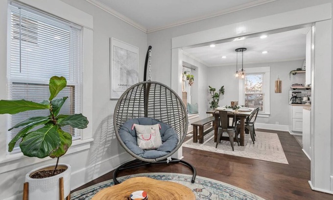 South Kansas City Casa | Stylish 3 Bed/2 Bath Home in KC with Fire Pit