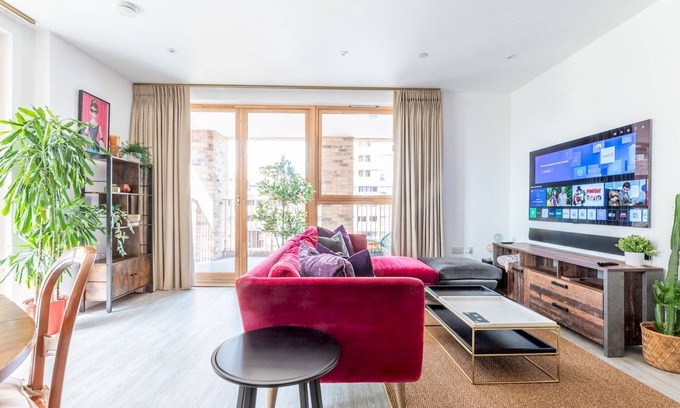 Abbey Wood Apartamento | Stylish 3 Bed 2 Bath Flat | Lake Views | Parking | Pass the Keys
