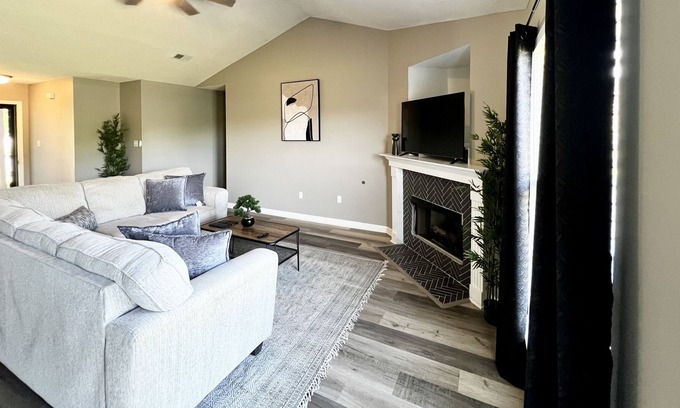 Southaven Casa | Stylish 3 Bed 2 Bath Home close to parks and shops!