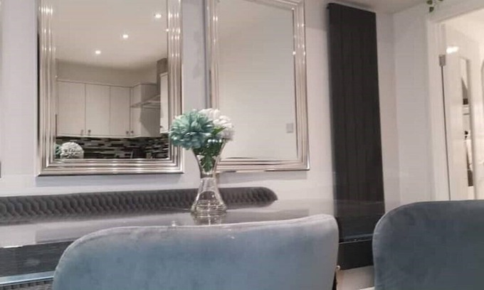 Swindon Apartamento | Stylish 3 Bed, 2 bathrooms, sleeps 5, Pet-Friendly