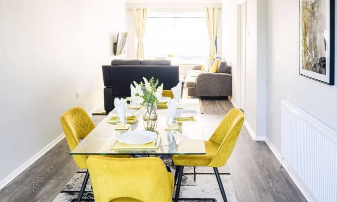 Abbey Wood Casa | Stylish 3-bed house with garden, off-street parking & fast London access