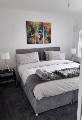 Sheldon Casa | Stylish 3-Bed house NEC-JLR-Airport-HS2-Driveway
