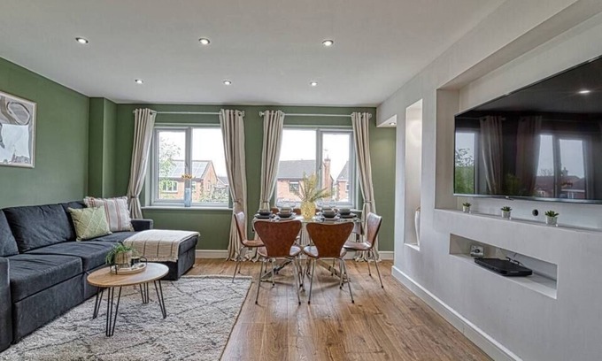 Spetchley Casa | Stylish 3 Bedroom House with Parking