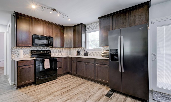 Fairburn Casa | Stylish 3-Bedroom with Patio and Room to Roam