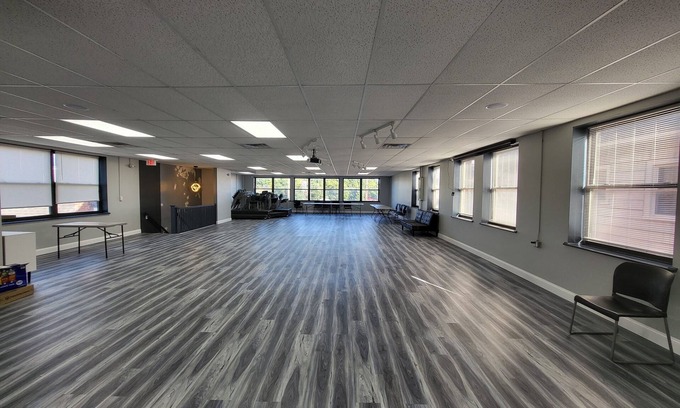 New Haven Cama Y Desayuno | Stylish 3000 Square-Feet Private Floor Luxury Oasis in a Commercial Space
