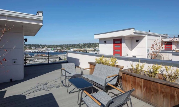 North Queen Anne Condominio | Stylish 3b2.5b Brand New TH Rooftop & Lake Views