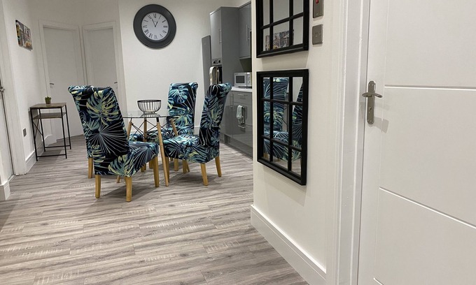 Cwmbrwla Apartamento | Stylish 3beds Nystyle Apt - Parking, Self Check-in