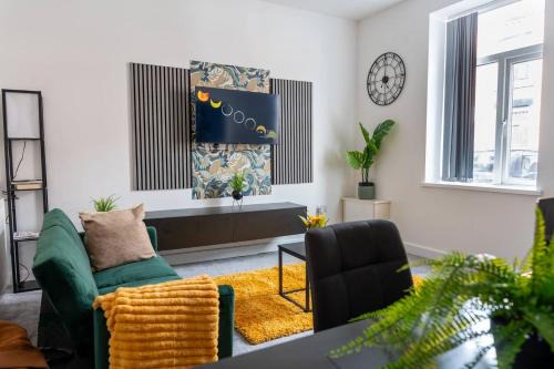 Ashton-under-Lyne Casa | Stylish 3BR 18mins to Peak District,Free, Parking Wifi,Netflix ,Sky Sports