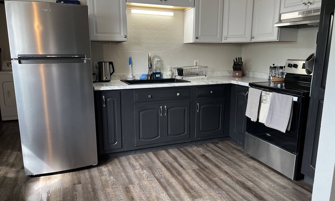 Airport Township Casa | Stylish 3br 2 bath close to downtown, the airport, and freeways.