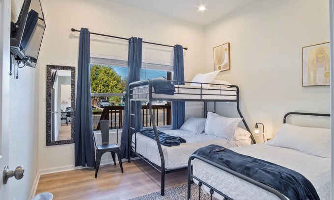Denver Heights Cabaña | Stylish 3br/2ba Urban Retreat Near Lively Downtown