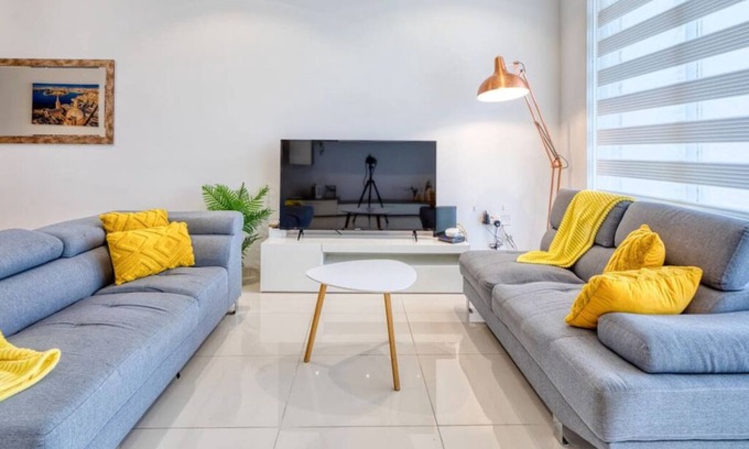 Marsaxlokk Apartamento | Stylish 3BR Apt in Marsaxlokk with Private Terrace