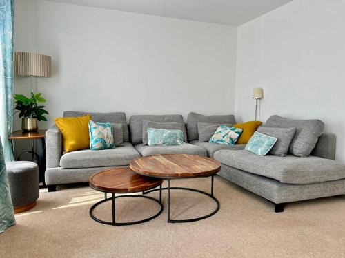 Canton Casa | Stylish 3BR Cardiff Home Balcony, Garden, Free Parking and EV Charging