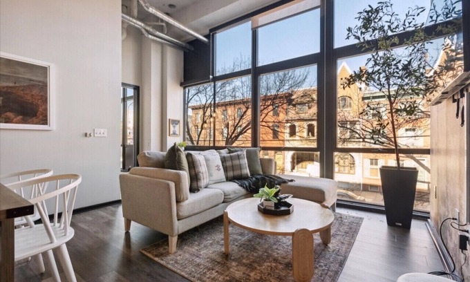 Fairmount Apartamento | Stylish 3BR, Game Room, Roof Top | Cityscape Sanctuary