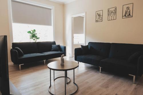 King's Park Apartamento | Stylish 3BR Home near Hampden No 29 with Free Parking