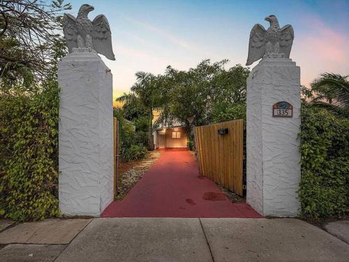 Southside Casa | Stylish 3BR Home & Hottub Near Beaches & Downtown