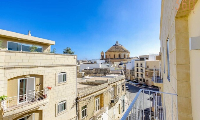 Mosta Apartamento | Stylish 3BR home with private Balconies in Mosta