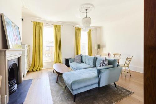 Harrow Road Apartamento | Stylish 3BR Home with Private Patio in Maida Vale