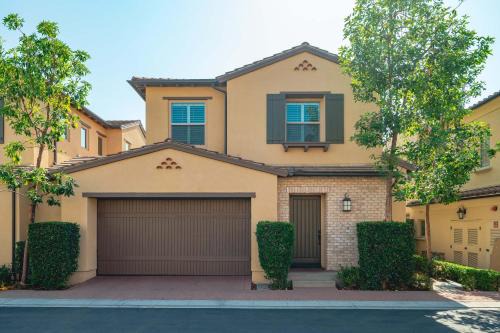 Tustin Casa | Stylish 3BR Irvine Oasis Family Friendly w Garage