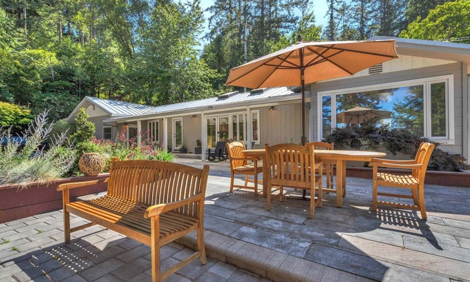 Occidental Casa | Stylish 3BR Retreat | Close to Coast & Wineries