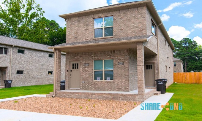Jacksonville Casa | Stylish 3BR Stay w/ Fast Wi-Fi + Parking