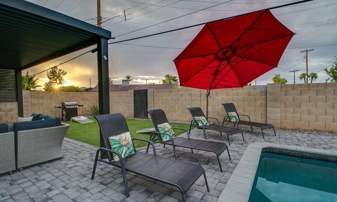 Cox Heights Casa | Impresionante remodelación moderna con piscina climatizada cerca del casco antiguo de Scottsdale y ASU.