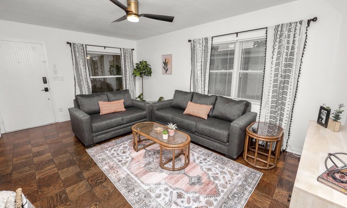 Lakeland Casa | Stylish 4 Bedroom home with a game room