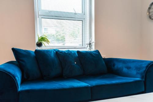 Southampton Casa | Stylish 4 Bedrooms-Sleeps 8-Long Term Disc-Driveway