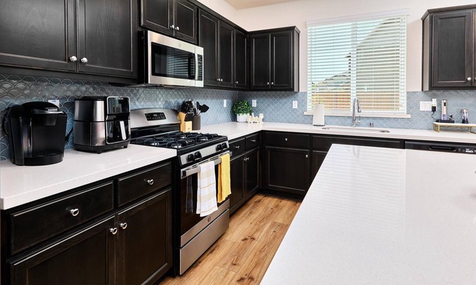 Fairfield Casa | Stylish 4BD Home ~ Pvt Backyard ~ Minutes to Napa
