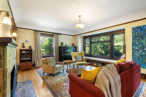 Belmont Casa | Stylish 4BR Belmont Haven with Saltwater Hot Tub