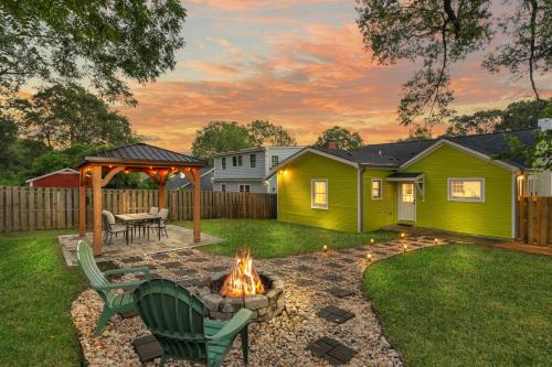 Plaza Midwood Casa | Stylish 4BR Haven: Serene Backyard and Fire Pit