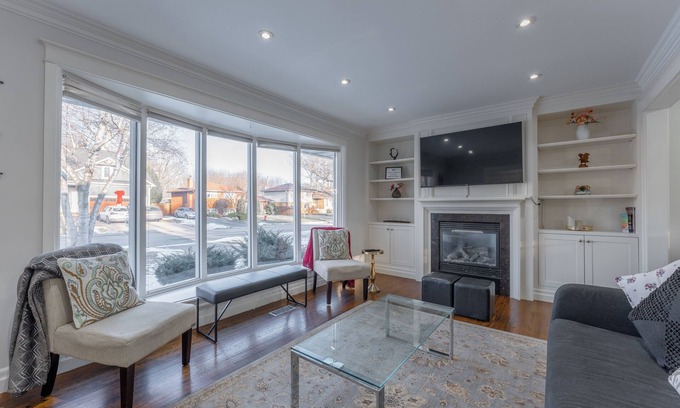 Burlington Casa | Stylish 4BR Home ~ Comfort ~ Central ~ Burlington