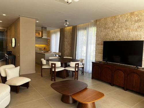 Denovici Villa | Stylish 4BR Villa with Pool near Porto Novi