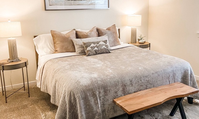 Sandy Casa | Stylish 5-bedroom home, close access to ski resorts