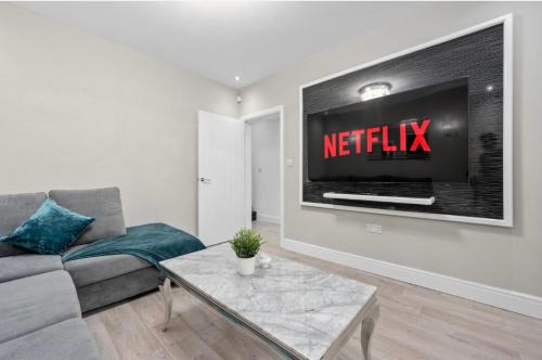 Manchester Casa | Stylish 5BR with free parking and WiFi