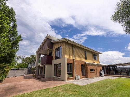 Stretton Casa | Stylish 6BR Family friendly House Stretton