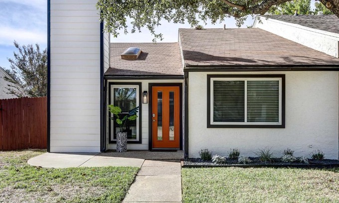 Allen Casa | Stylish Allen Home near Watters Creek Village
