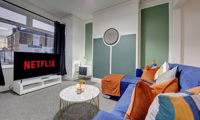 Hull Condominio | Stylish and Beautiful 3 Bed House