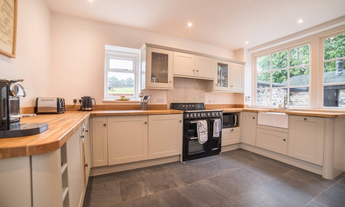 Caersws Casa | Stylish and classic 3 bedroom house