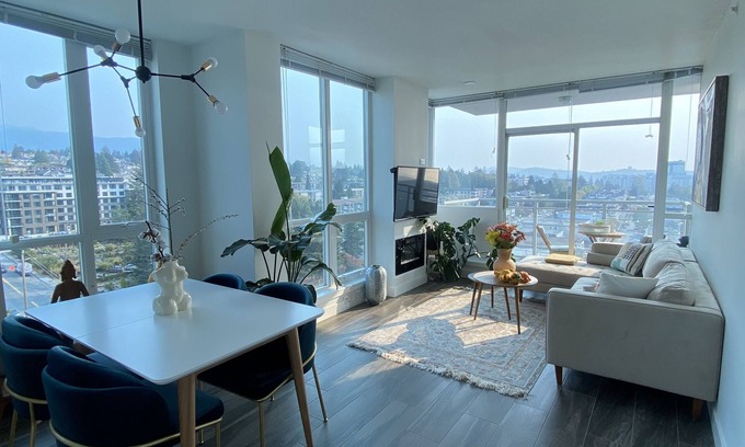 Lower Lonsdale Condominio | Stylish and Cozy Furnished Lower Lonsdale Condo-1 min from shipyard.