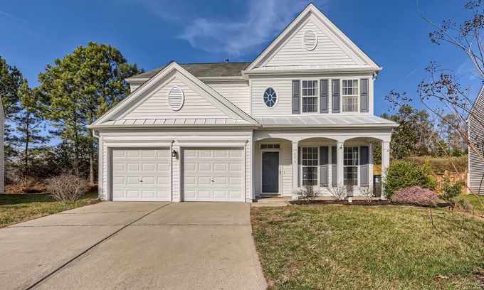 Breckenridge Casa | Stylish and Cozy Home - 5 miles to RTP Triangle Park & RDU Airport