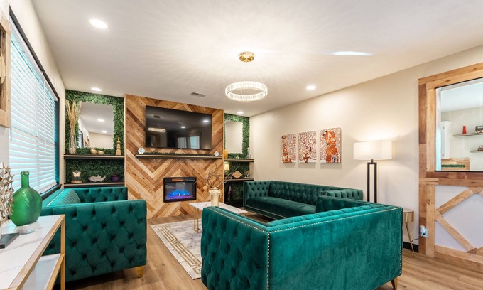 Springdale Casa | Stylish and funky, minutes away from everything NWA has to offer!