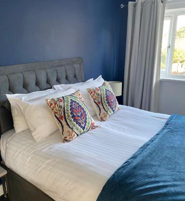 Handsworth Casa | Stylish and Large 3 bed house, private parking on premise, with conservatory close to KFC, McDonalds, ALDI and ASDA