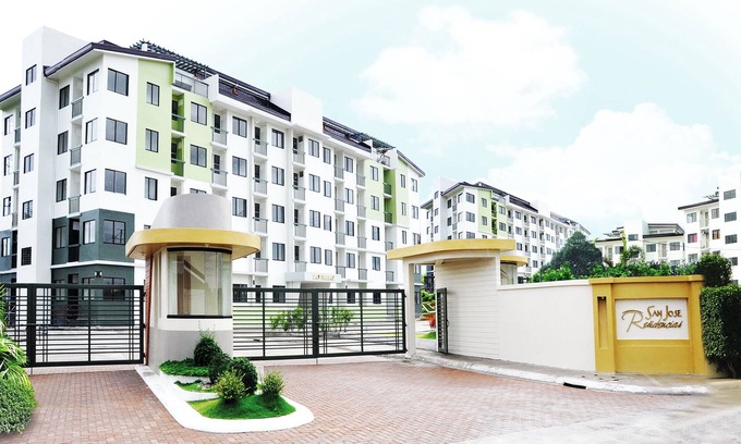 Santa Rosa Condominio | Stylish and Modern condo unit near Enchanted Kingdom