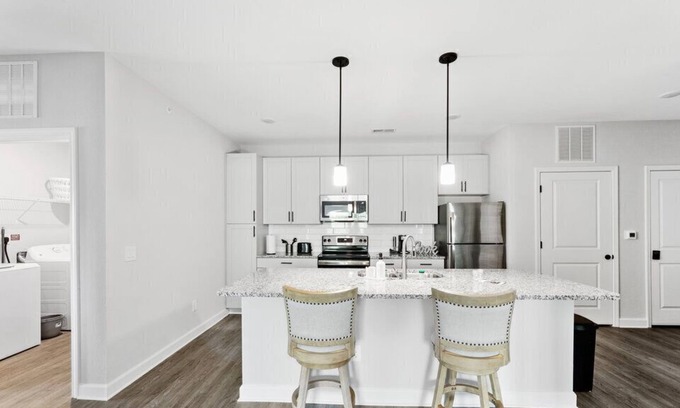 Charlotte Apartamento | Stylish and Modern Charlotte Apartment Near UNC 8308