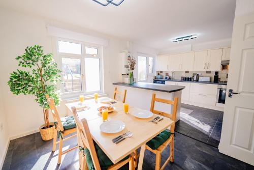 Pentwyn Casa | Stylish And Spacious 3 Bed Semi Home