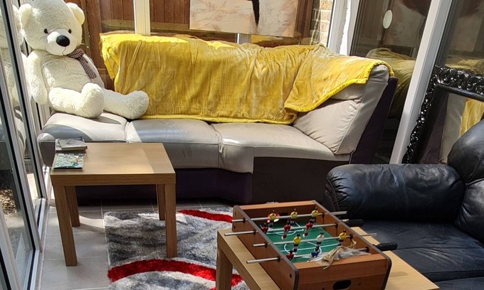 Sutton Casa | Stylish and Spacious Dream Double Bedroom