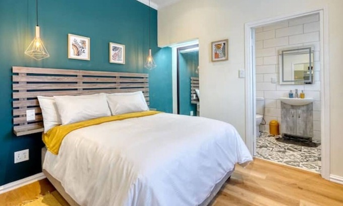 Windermere Condominio | Stylish and Spacious 3 Sleeper Apartment with Pool