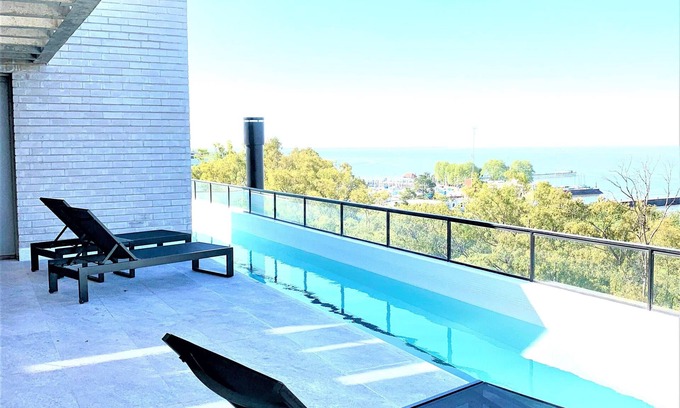 Olivos Apartamento | Stylish apartment by river with pool & grill